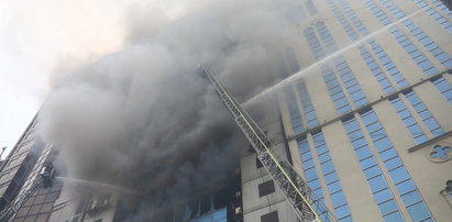 Pożar wieżowca w stolicy. Uwięzieni ludzie skakali z okien