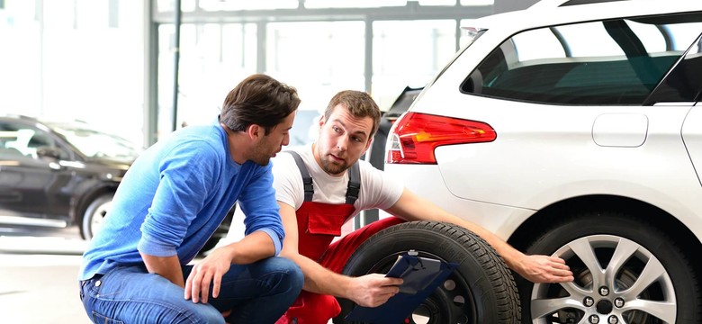 Po wymianie opon auto ściąga w lewo lub prawo? Tak rozwiążesz ten problem