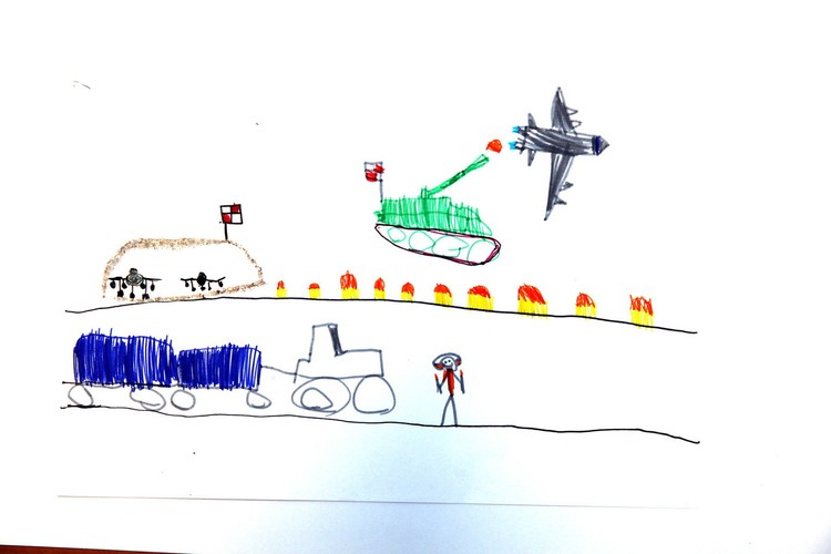 Autor: Edward Rasiewicz, lat 7
Infor BIZNES Sp. z o.o., wydawca „Dziennika Gazety Prawnej”, wspiera podopiecznych Fundacji „Na ratunek dzieciom z chorobą nowotworową” i Fundacji Siepomaga. Dzięki licytacji prac plastycznych, które powstały w siedzibie redakcji „Dziennika Gazety Prawnej” i zilustrowały wydanie gazety 1 czerwca, w Dniu Dziecka, chcemy pomóc małym podopiecznym fundacji. Oprawione prace są zaopatrzone w specjalną informację o dacie publikacji i logo gazety. Niech staną się inspiracją do gestów solidarności i poprzez zawartą w nich dziecięcą radość i energię dadzą impuls do dzielenia się dobrem. Ofiarujmy wsparcie tym najmłodszym, którzy najbardziej go potrzebują.