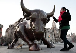 Kościół protestuje przeciwko rzeźbom byka i niedźwiedzia przy GPW