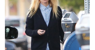 Falatnyi sortban mutatja meg formás lábait Gwyneth Paltrow