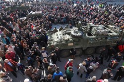 Amerykańskie Strykery w Białymstoku. Zobacz, jak mieszkańcy witali amerykańskich żołnierzy