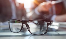 dofinansowanie do okularów od pracodawcy 2025. ile wynosi? jak często można się ubiegać o dopłatę?