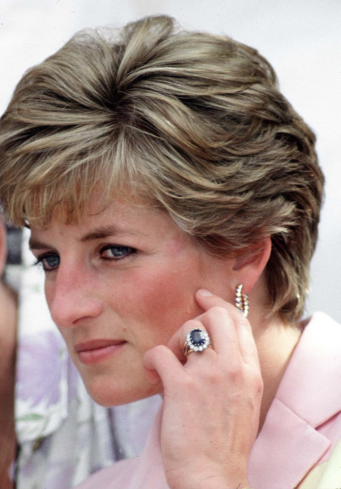 Biżuteria księżnej Diany: pierścionek z szafirem