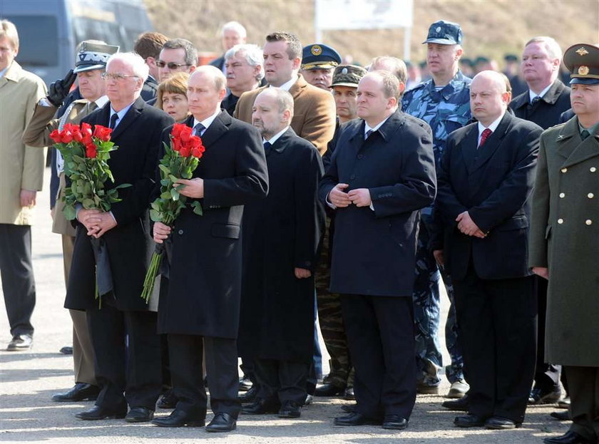 Wladymir Putin, poegnanie, trumna, Lech Kaczyński, katastrofa, śmierć prezydenta, Smoleńsk, Katyń