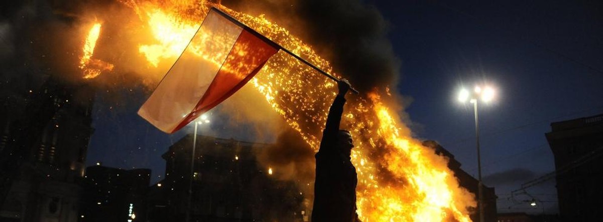 Spalona tęcza na placu Zbawiciela