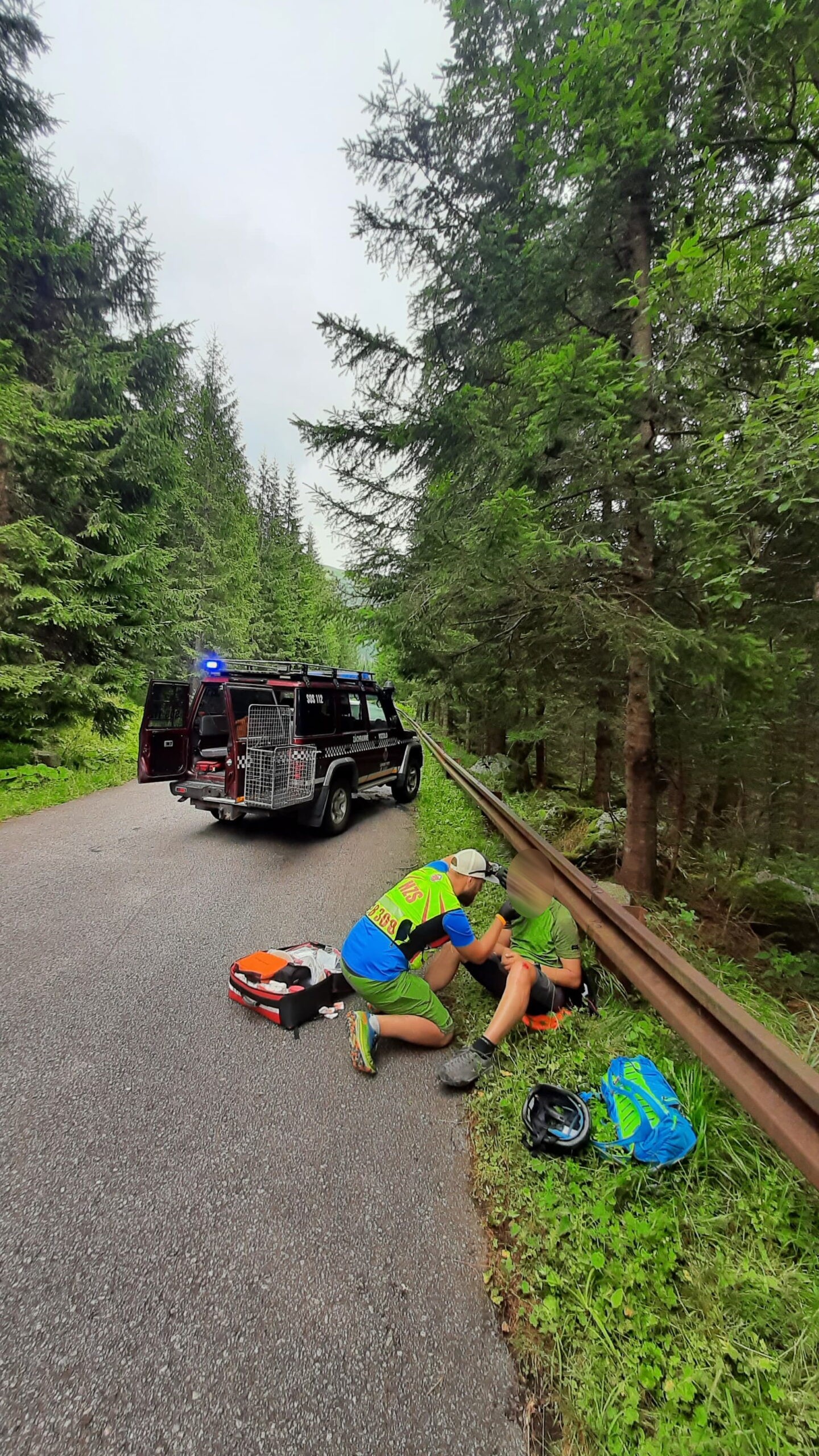 Bergsräddare hjälpte en cyklist efter ett fall i Roháčská-dalen.