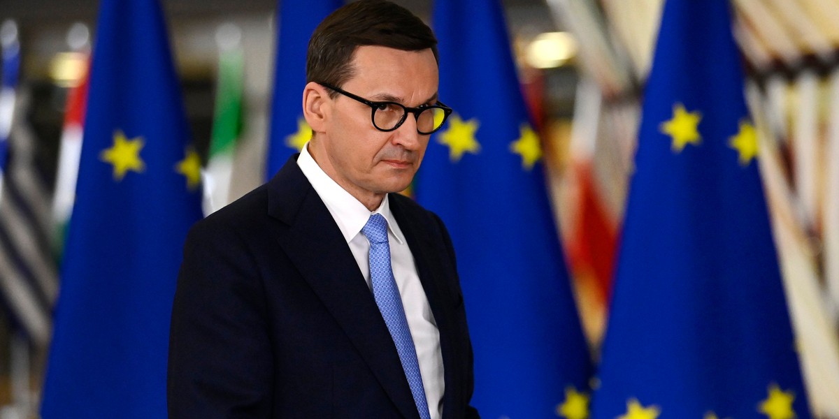 Premier Morawiecki zapowiada kolejne sankcje na Rosję przed rozpoczęciem kolejnego dnia szczytu w Brukseli.