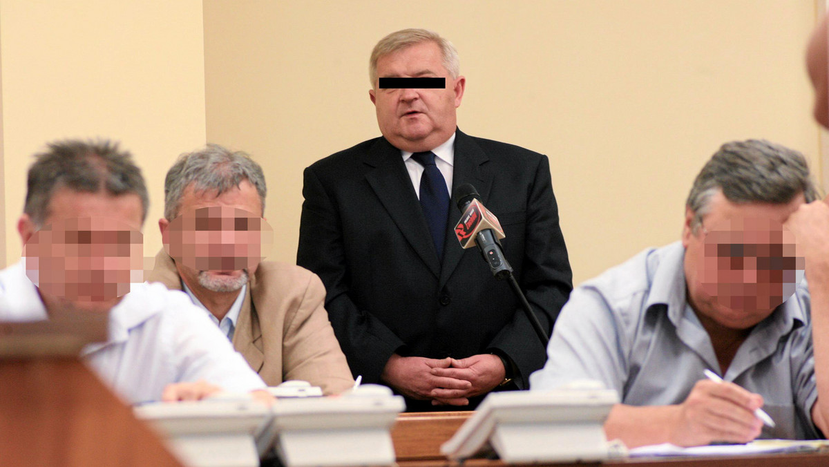 Prezydent Gorzowa Wielkopolskiego Tadeusz J. został skazany na sześć lat więzienia za udział w tzw. aferze budowlanej. Wśród skazanych są też m.in. byli miejscy urzędnicy i szefowie firm budowlanych. Wyrok jest nieprawomocny.