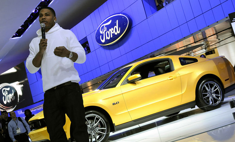 Nelly i jego nowy Mustang