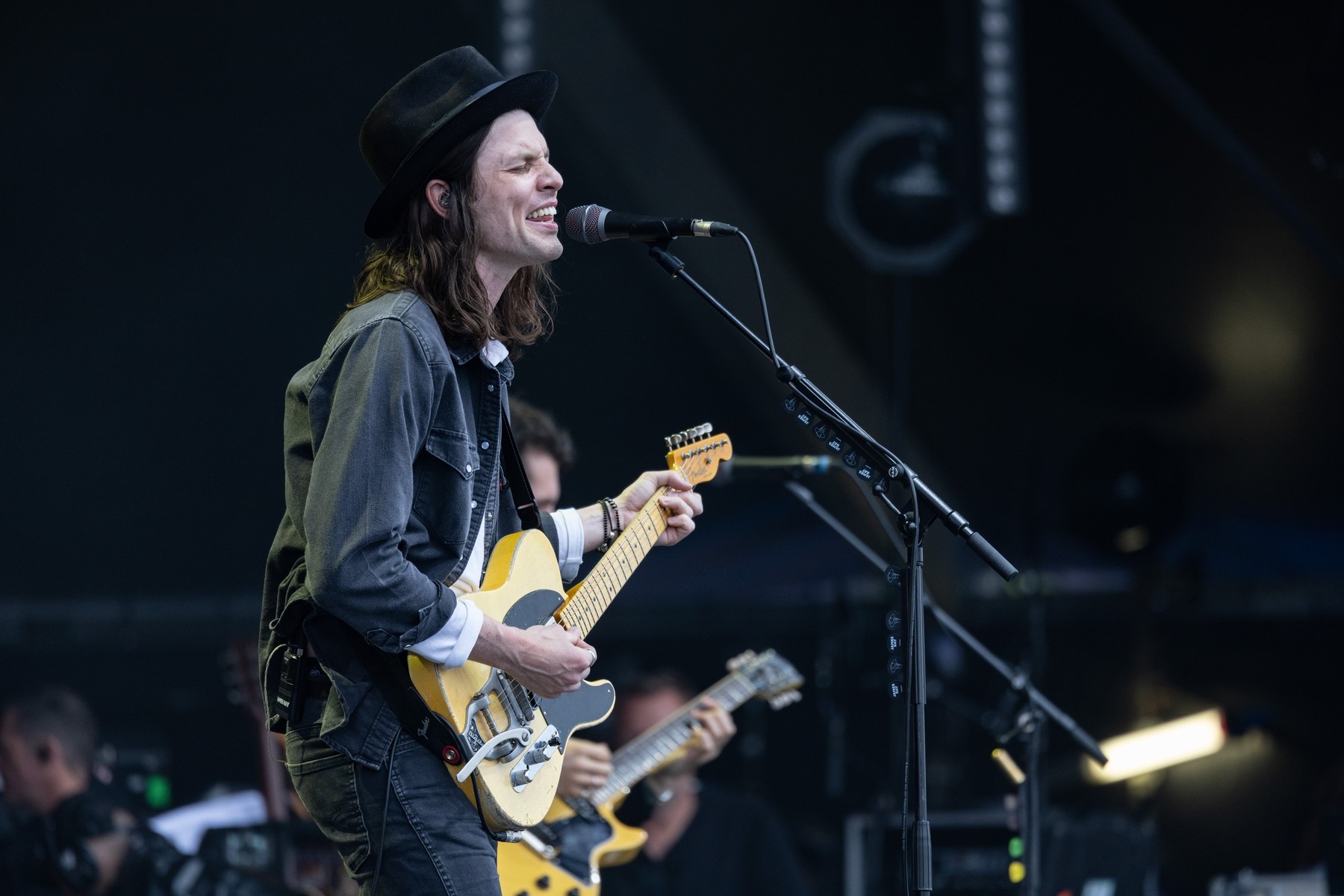 Spevák James Bay.
