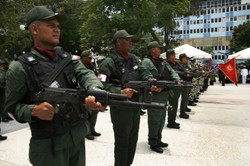 Rozlokowują broń i szykują ludzi do wojny. Wojsko przygotowuje się na najgorsze