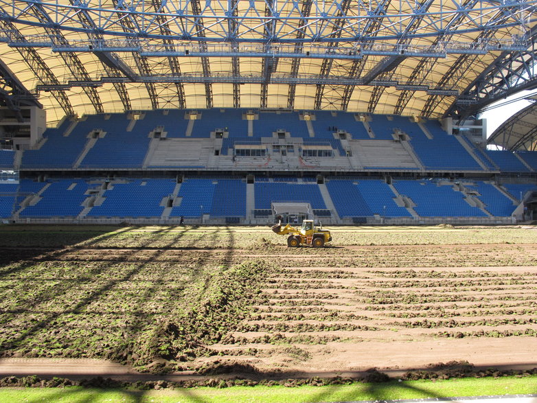 Stadion w Poznaniu, wymiana trawy przed Euro 2012