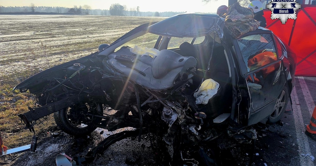 Koszmar pod Tychami. Nie żyje 46-latka. Po zderzeniu z auta została tylko połowa