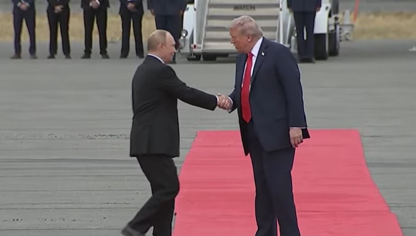 Putin i Tramp se rukuju na Aljasci