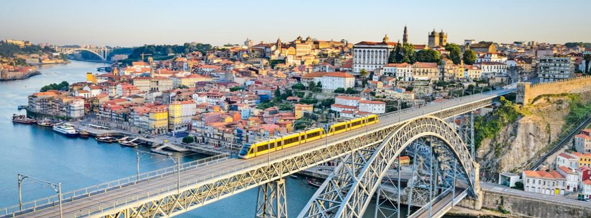 3. miejsce: Most Dom Luis I – wizytówka portugalskiego Porto. Dwukondygnacyjny stalowy most wybudowany w drugiej połowie XIX wieku jest obecnie wizytówką miasta.