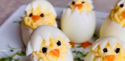 Wielkanocne kurczaki z jajek to murowany świąteczny hit. Zrobisz je z 3 składników