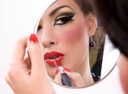 Dlaczego kobiety się malują?