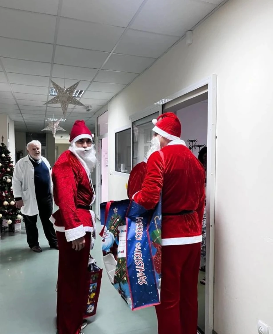 Pripadnici SAJ u Institutu za majku i dete