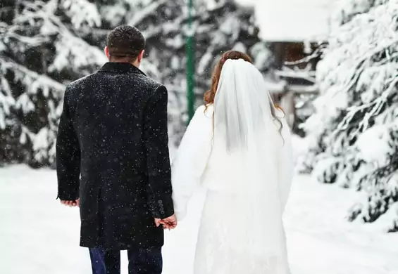 Ślub w śnieżnej scenerii czy w tropikach? Wesele zimą zyskuje na popularności