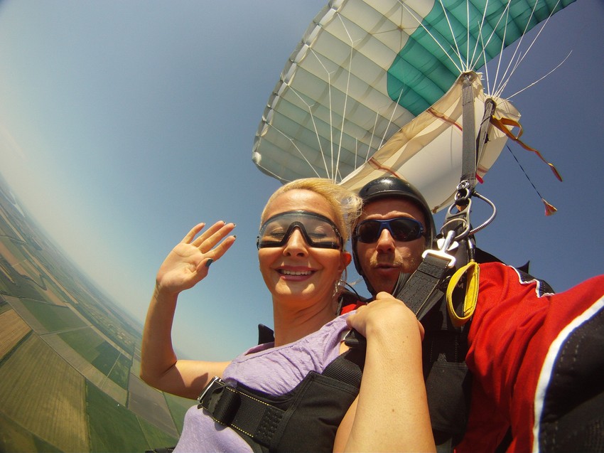 Skok sa 3.000 metara: Naša reporterka i Pavle Milenković