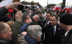 Prezydent Duda na nagraniu zarzuca Macierewiczowi "ubeckie metody". Teraz wyjaśnia
