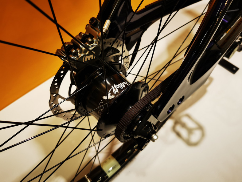 Eurobike 2023: piasta wielobiegowamarki Rohloff współpracująca z napędem paskowym – w przekładniach rowerów miejskich i wyprawowych jest to absolutny top