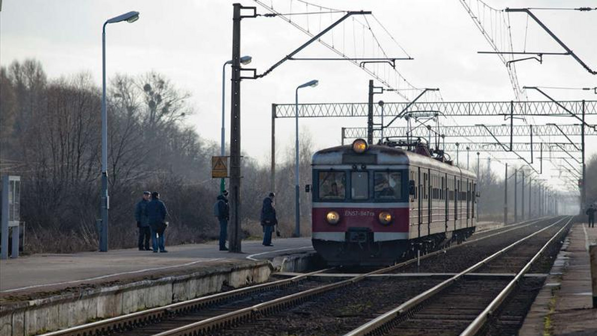 Stare perony, odrapane budynki dworców, a przede wszystkim cała linia kolejowa na trasie Poznań-Czempiń zostaną wkrótce całkowicie zmodernizowane. Polskie Linie Kolejowe wkrótce rozpoczną prace, które potrwają do połowy 2015 roku.