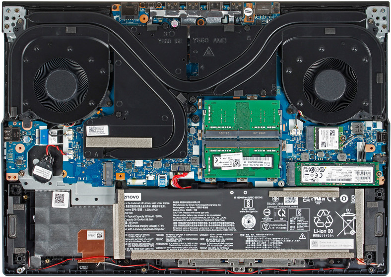 Lenovo Legion 5 15″ (15ACH6H) – wnętrze laptopa po usunięciu stalowych radiatorów 