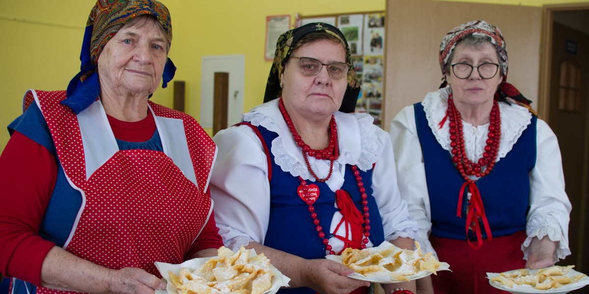 Jak twierdzą Hanna Kapuścińska (69 l.), Jadwiga Bartczak (69 l.) i Krystyna Chodkiewicz (76 l.) przygotowanie faworków wcale nie jest takie trudne.