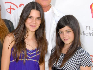 Kendall i Kylie Jenner w 2008 roku