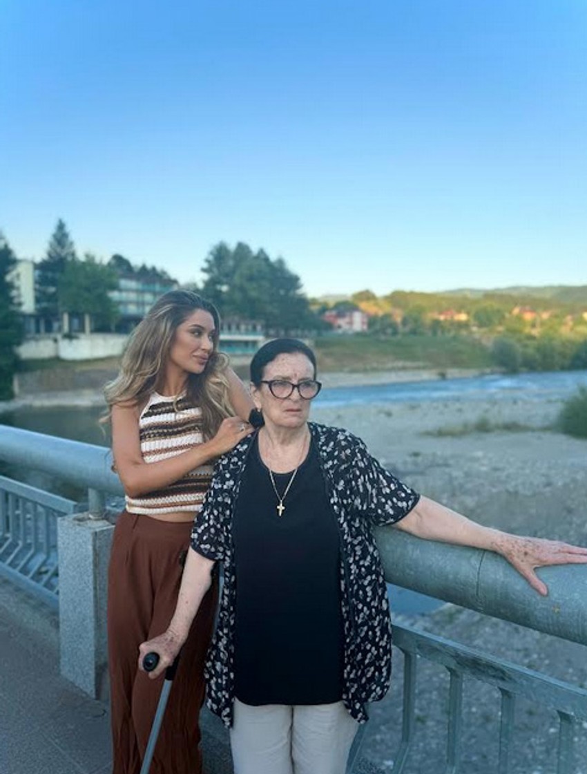 Tea Tairović sa bakom