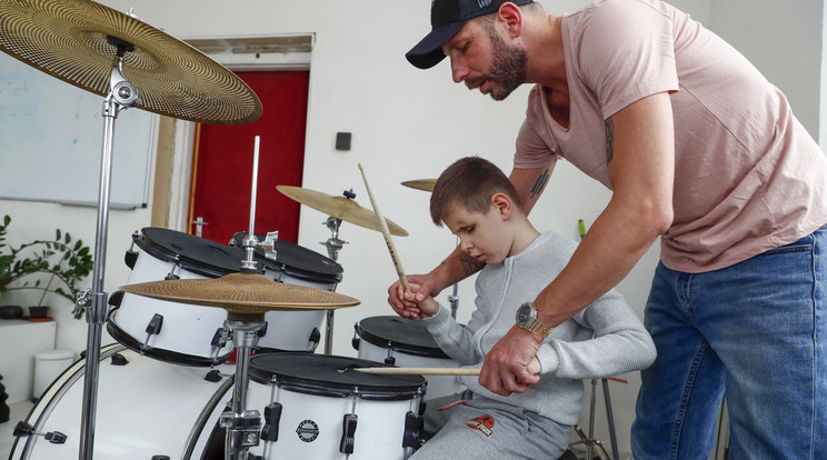 Milán a zúzósabb rockzenéket kedveli tanára, Gál Dani szerint /Fotó: Fuszek Gábor