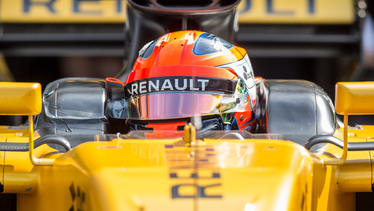 Bardzo dobrze podczas porannej sesji testów na torze Hungaroring radził sobie Robert Kubica. Polak, który po raz pierwszy zasiadł za nowym bolidem Renault, wykręcił siódmy czas testów.