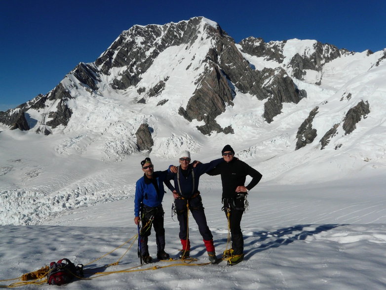 Mt. Cook (3751) w Alpach Południowych na Nowej Zelandii (Marek Głogoczowski w środku), Sylwester 2011 r.