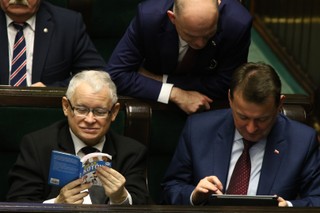 'Atlas kotów' z dedykacją prezesa PiS sprzedany