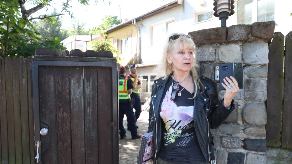 Bíró Ica azért hívott rend-őrt, hogy még több munkás bejuthasson, az új tulajdonos pedig a késes incidens miatt kért segítséget a hatóságtól /Fotó: Pozsonyi Zita