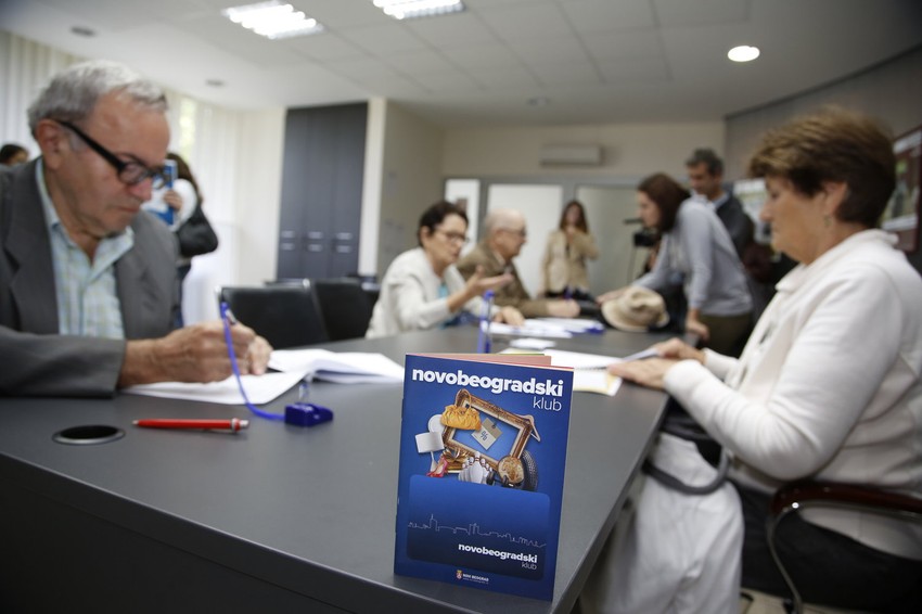 Građani se mogu učlaniti u servisnom centru opštine, gde dobijaju i karticu