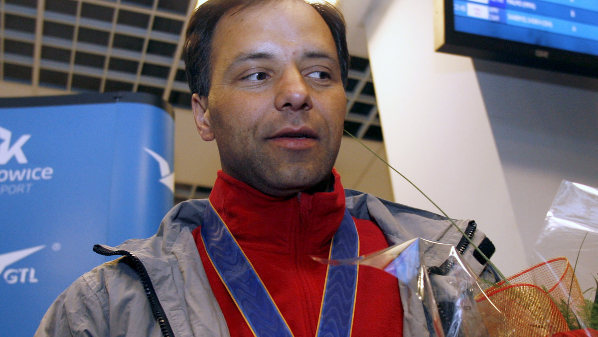 Sebastian Kawa zajął w czwartek piąte miejsce w dziewiątej konkurencji i umocnił się na pozycji lidera w klasie standard w szybowcowych mistrzostwach świata w słowackiej miejscowości Prievidza. Wygrał Słoweniec Erazm Polutnik.