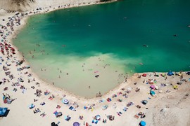 TIRKIZNA VODA na sat vremena od Beograda: SRPSKI KARIBI idealna su zamena za more, priroda je nestvarna, a PLAŽA jedna od najlepših u zemlji