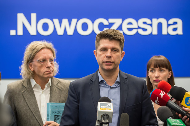 Posłowie Nowoczesnej: Ryszard Petru, Krzysztof Mieszkowski oraz Joanna Augustynowska