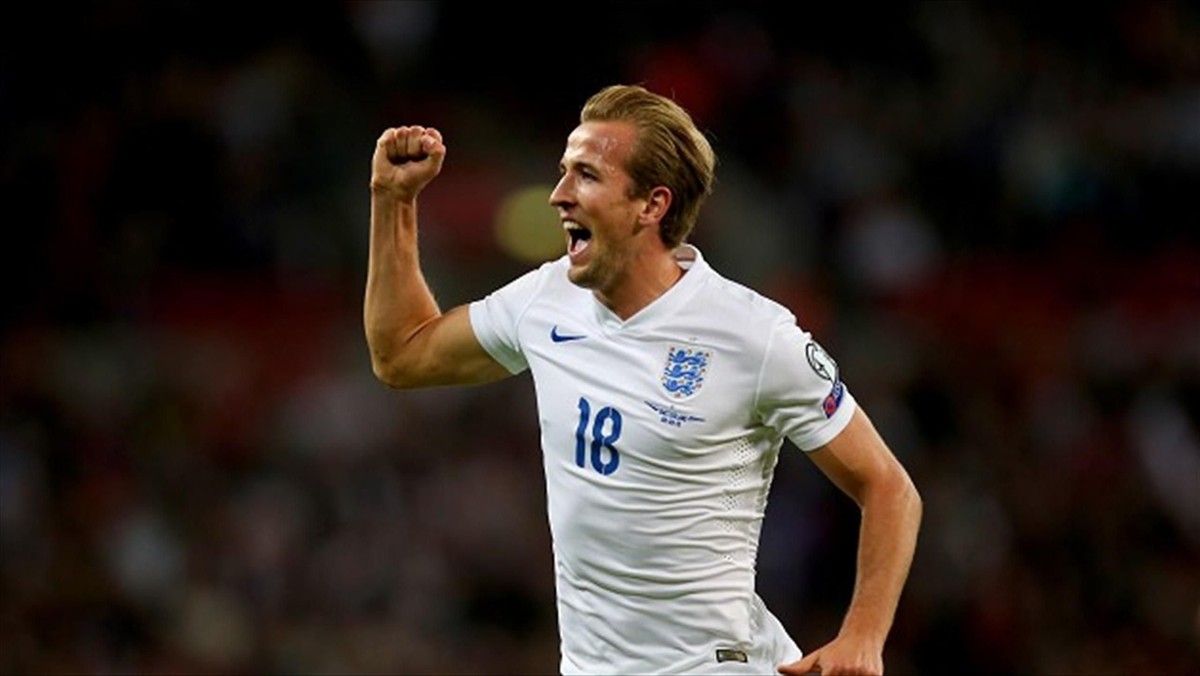 Harry Kane z Tottenhamu Hotspur ma w przyszłości zająć miejsce Wayne'a Rooneya w roli lidera reprezentacji Anglii. Selekcjoner Roy Hodgson uważa, że młody piłkarz ma predyspozycje, by podołać temu zadaniu.