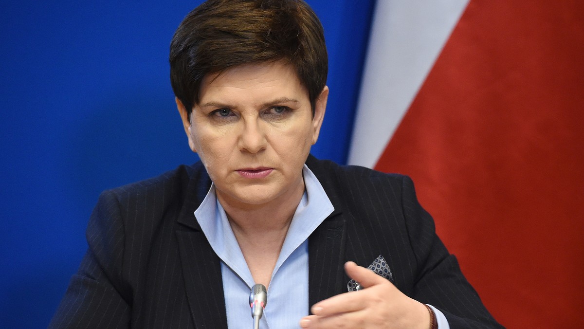 Żadnych zmian w kierownictwie MSZ nie będzie - powiedziała dziś w Brukseli premier Beata Szydło. Odnosząc się do wczorajszego szczytu UE, podczas którego Donald Tusk został ponownie wybrany na szefa Rady Europejskiej, stwierdziła, że porażkę poniosła przede wszystkim UE.