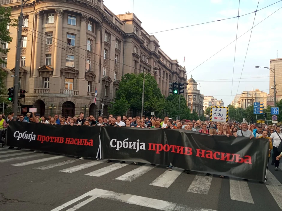 Kolona ispred Vlade Srbije