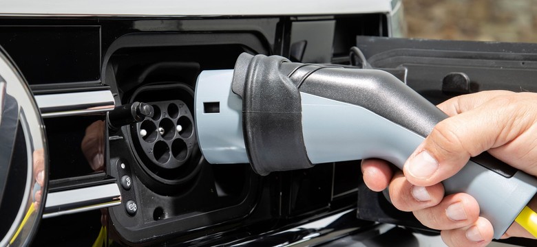 Samochód elektryczny. Kogo stać w Polsce na auto zasilane prądem