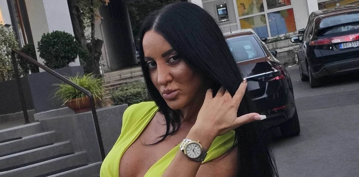Bunda od nerca, Roleks, "zver" u garaži: Poršelina živi na visokoj nozi, a svi se pitaju odakle pare