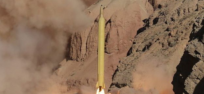 Iran testuje rakiety, które mają dosięgnąć Izrael. Biały Dom pracuje nad "właściwą odpowiedzią"