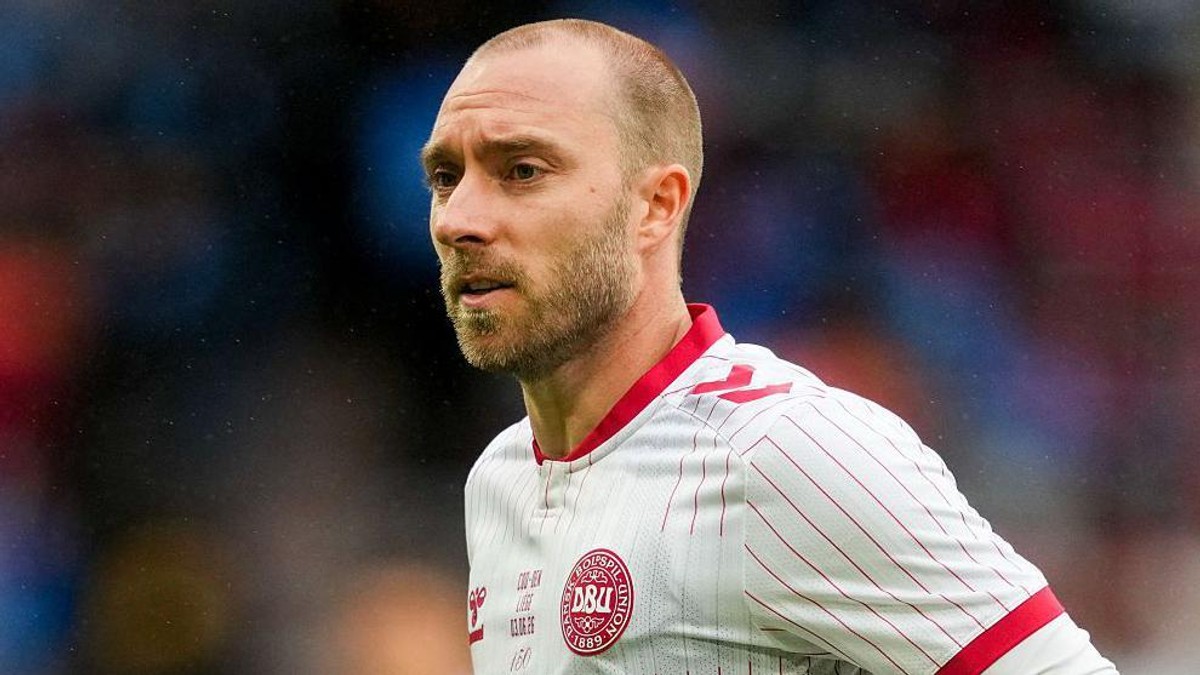 Kristijan Eriksen se srušio na teren tokom Evropskog prvenstva 2021, a potom mu je ugrađen uređaj za rad srca i vratio se fudbalu | Foto: Getty Images