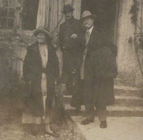 od lewej: Dorothy Strachey, jej mąż Simon Bussy i wieloletni przyjaciel, noblista, André Gide, zdjęcie z 1920 r.