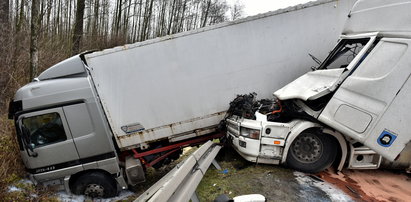 TIR wjechał w ciężarówkę. Makabryczny widok